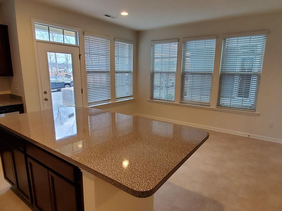 Eat-In Kitchen
