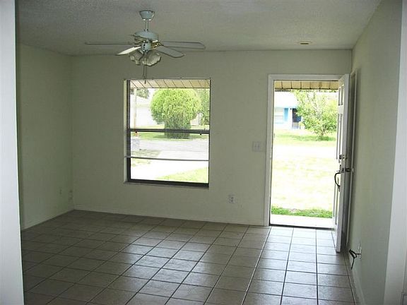 Living Room (View 2)