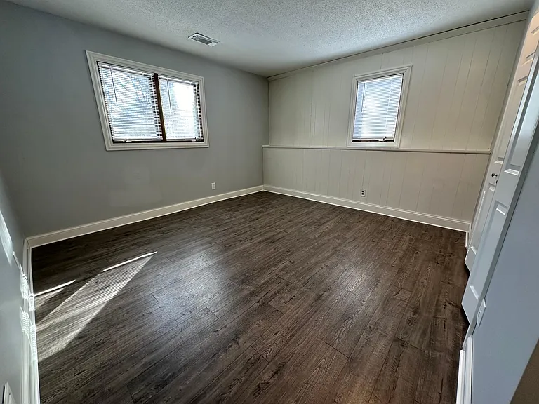543 Broadway Ave N — Photo 11