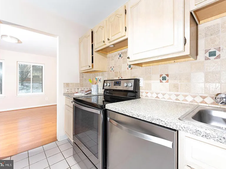 5817 Edson Ln — Photo 8