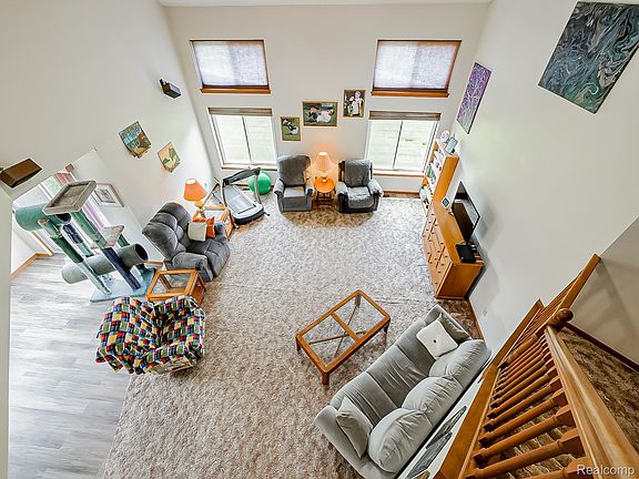 4th image of 6398 High Valley Dr