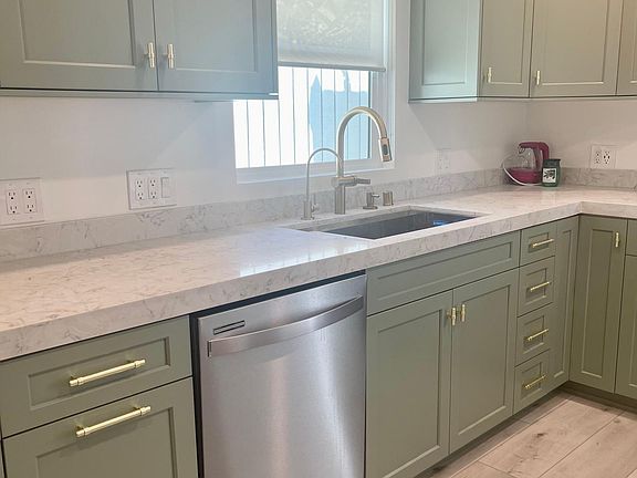 Upgraded Kitchen Finishes