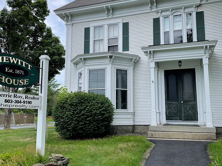 8 Maple St #8 — Photo 1