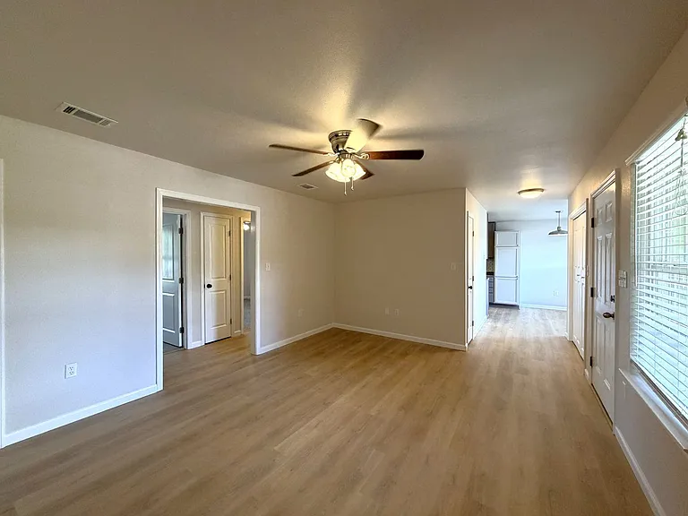 941 Valley Rd — Photo 2