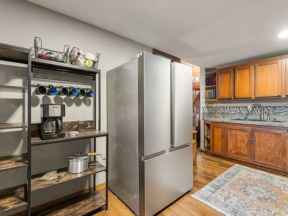 3rd image of 284 Moonridge Dr