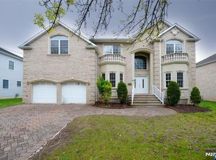 278 Idaho St, Paramus, NJ 07652