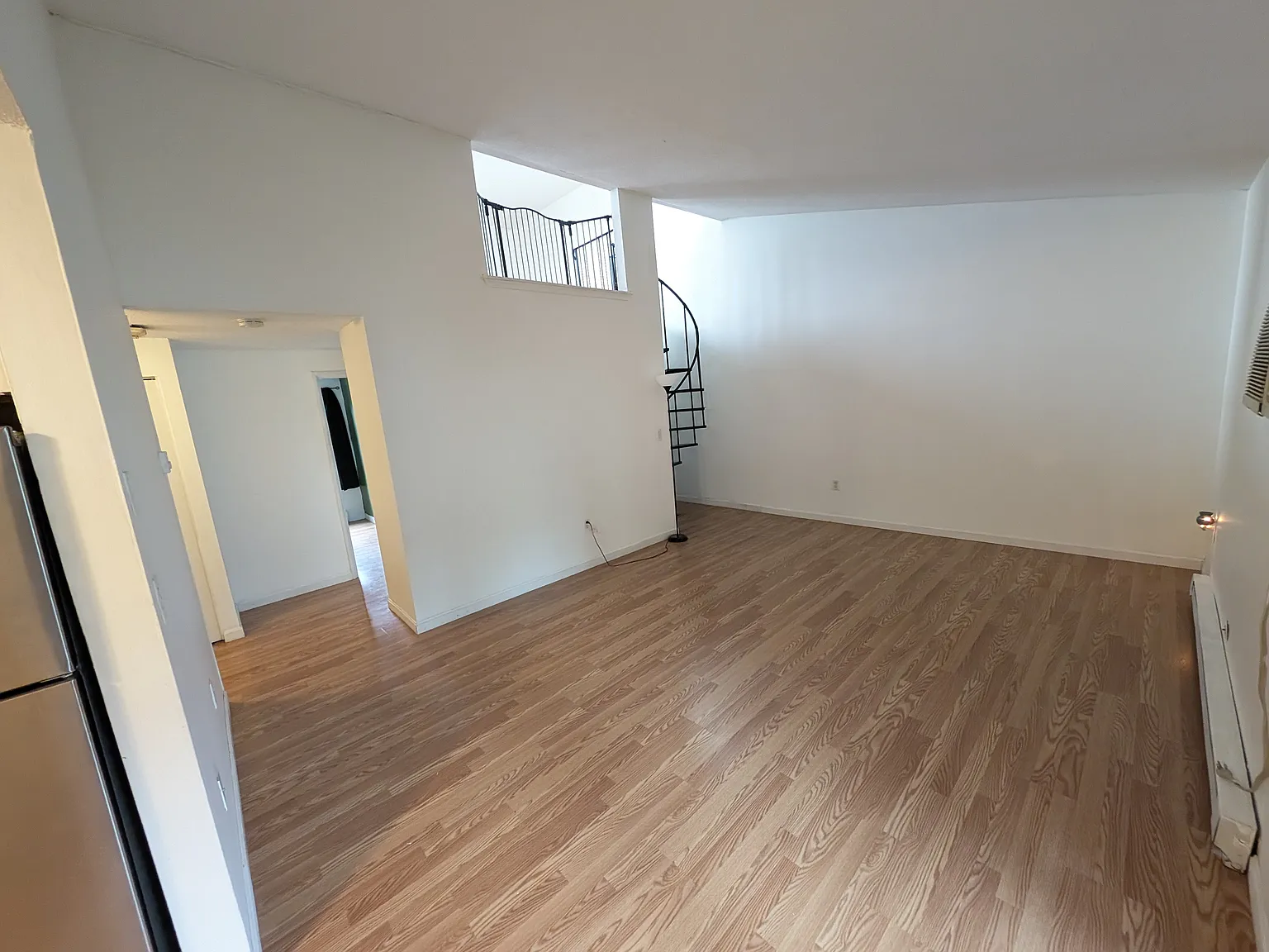 2 bed, 872 sqft, $1,700 — Photo 2