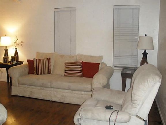 3rd image of 6201 Escondido Dr APT 4D