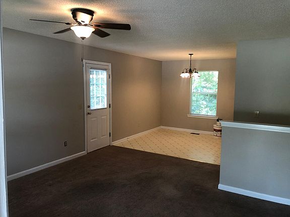 Livingroom & Dining Room view