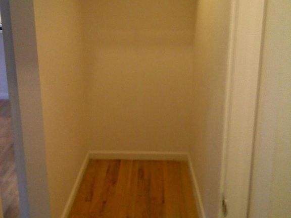 5th image of 335 Bradley Ave #2R