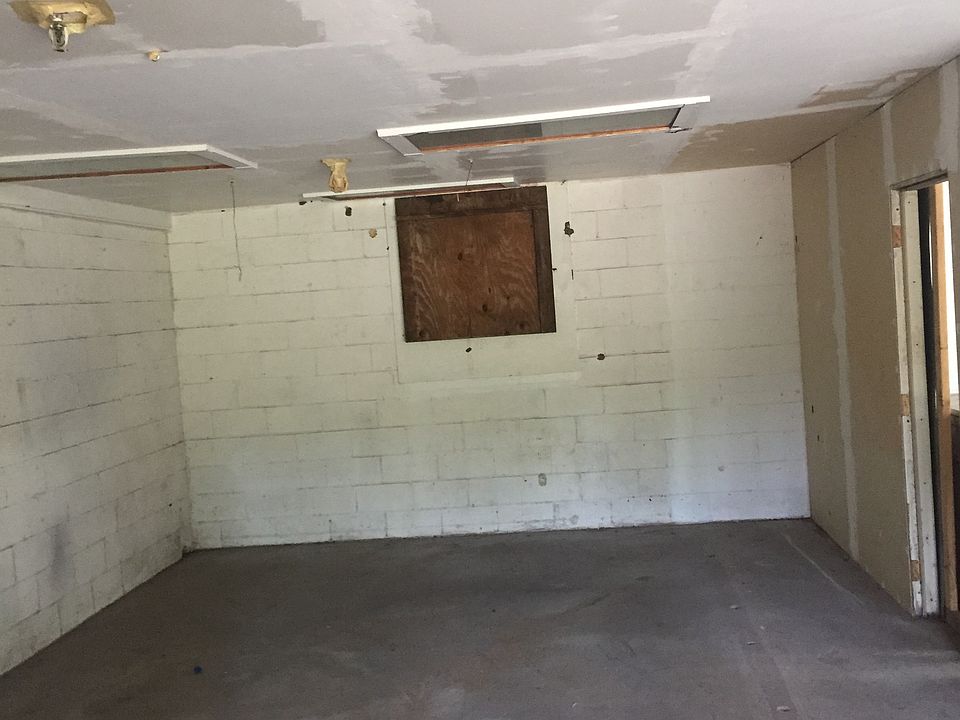 1st image of 3505 Clove Ave