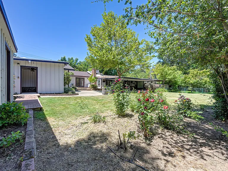 Garden Studio available on a separate lease