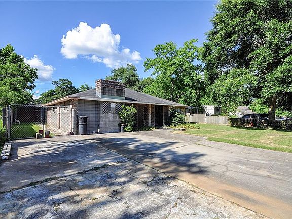 3rd image of 22899 Woodland Dr