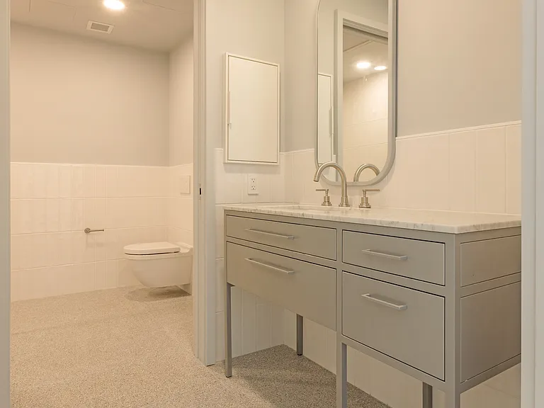 547 W 47th St #Penthouse 1 — Photo 10