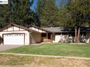 1423 Rancho Way, South Lake Tahoe, CA 96150