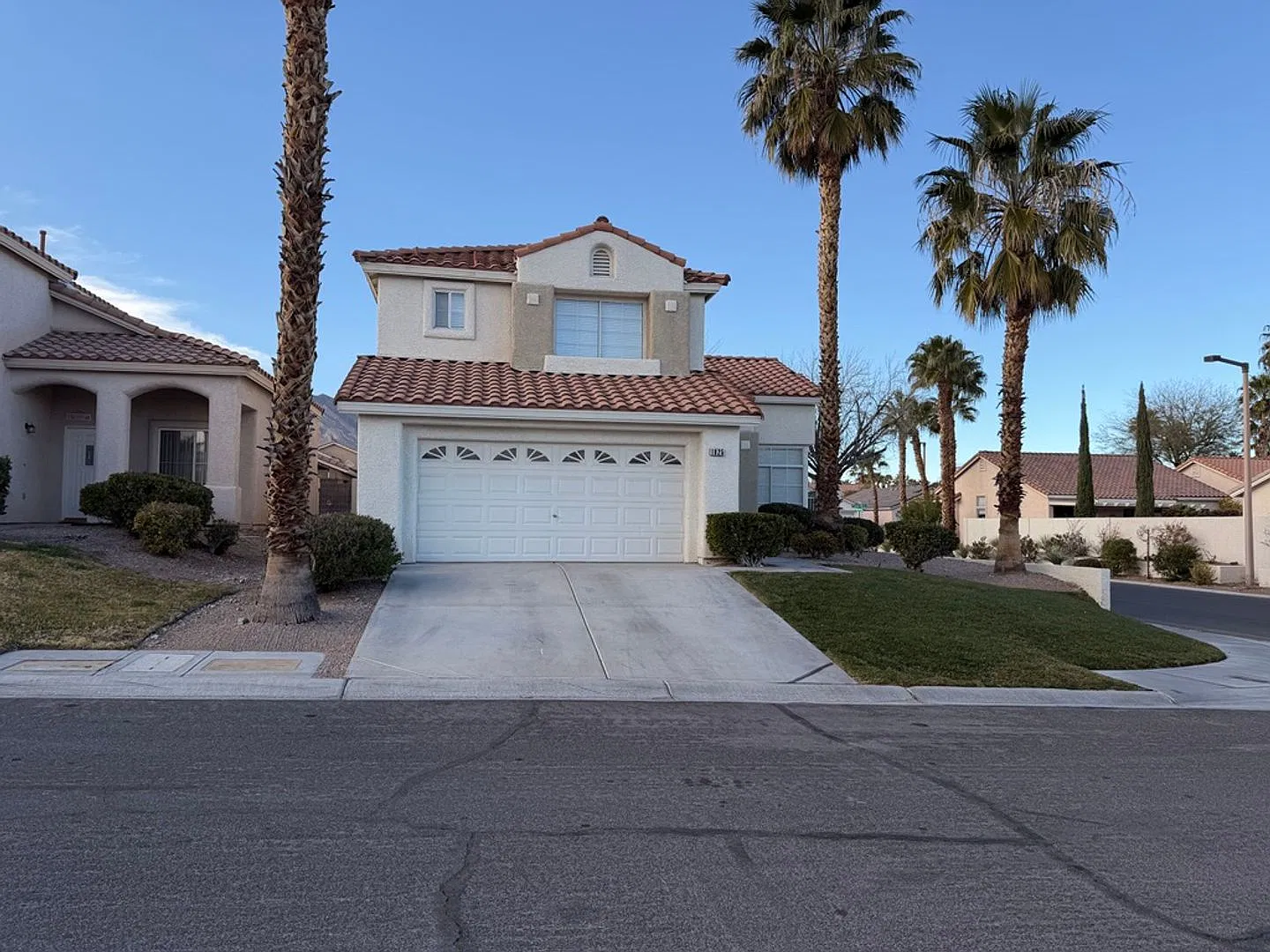 Spacious 4-Bedroom Corner-Lot Home with Vaulted Ceilings & Fireplace — Photo 3