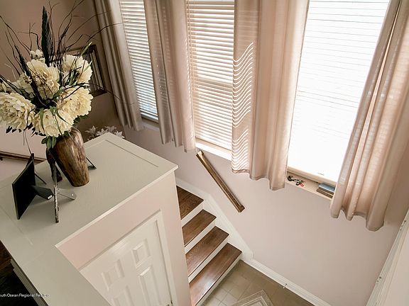 4th image of 845 Arnold Ave Unit 17