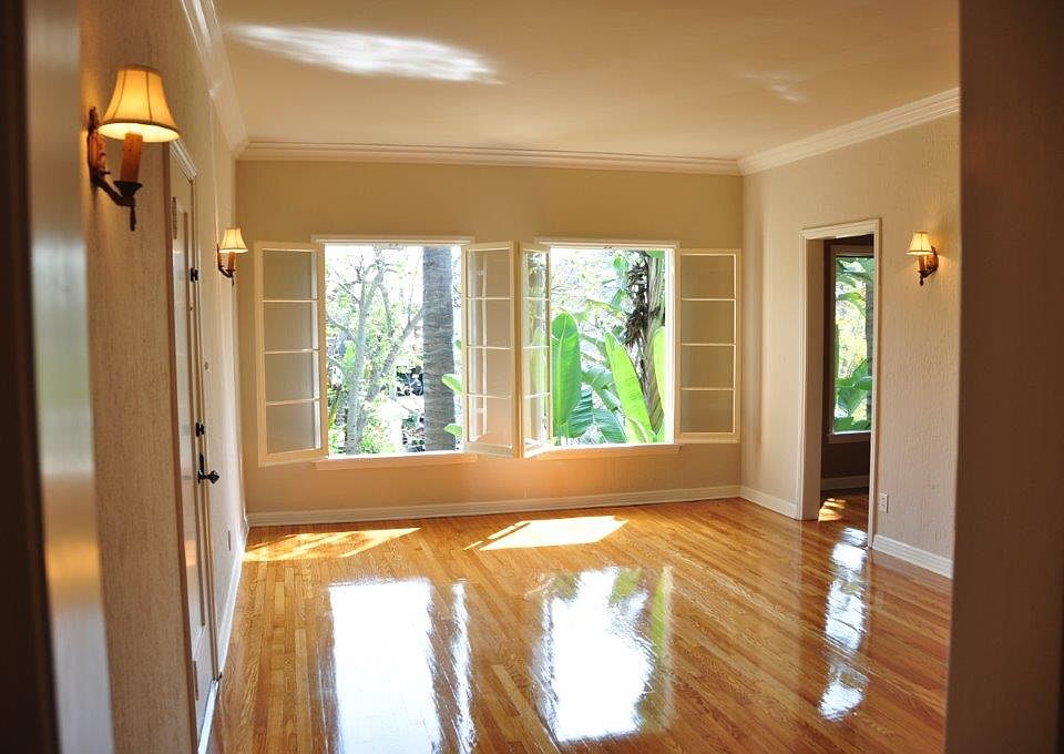 1st image of 431 N Sycamore Ave