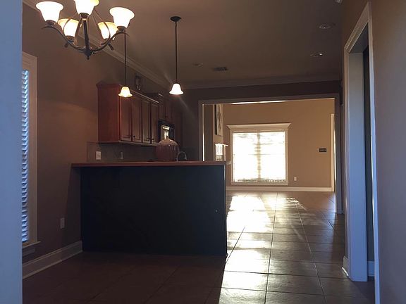 3rd image of 104 Portsmouth Dr