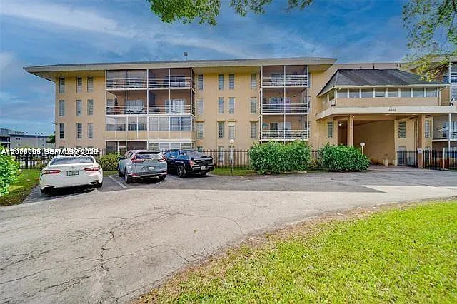 Town Square Condo — Photo 4