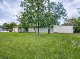 2750 Grove Hill Rd, Dallas, TX 75227