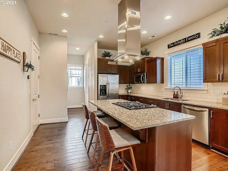 28142 SW Iceland Ave — Photo 5