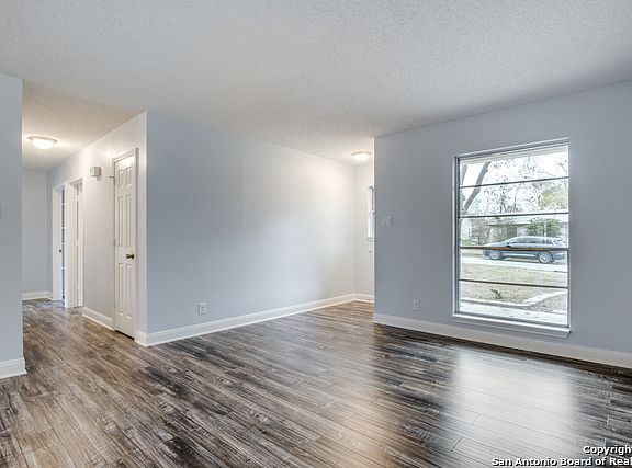 5th image of 523 Stimmel St