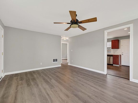 4th image of 300 SE 100th Ave Unit C