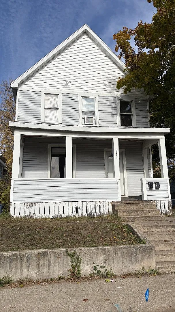 921 Vine Street — Photo 2