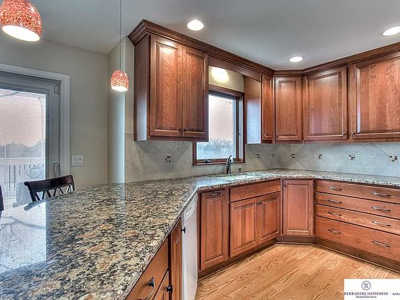 4th image of 1004 S 131st Ave