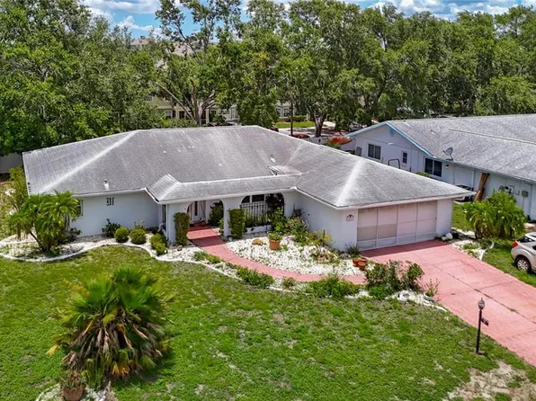 1607 New Bedford Dr, Sun City Center, FL 33573