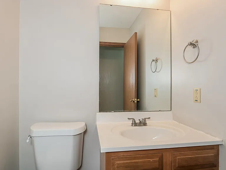 402 Waterside Dr — Photo 17