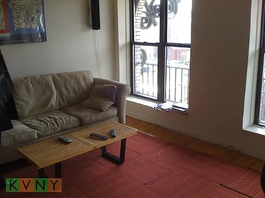 Rented by KVNY Soho | media 38