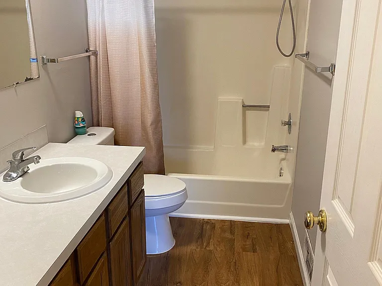 Upstairs full bath
