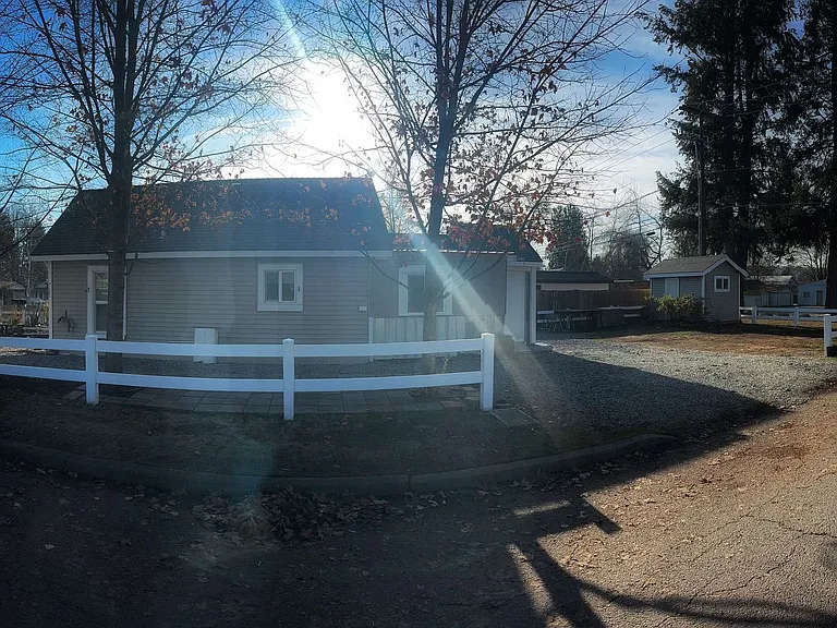 1815 N Medina St — Photo 3
