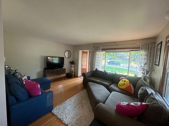 5th image of 4129 37th Ave S #2