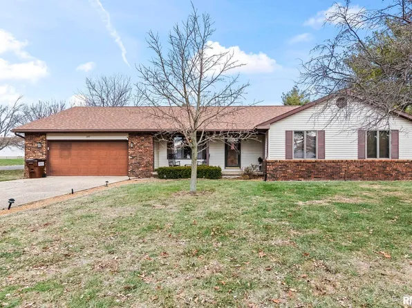 197 Joan Dr, Divernon, IL 62530