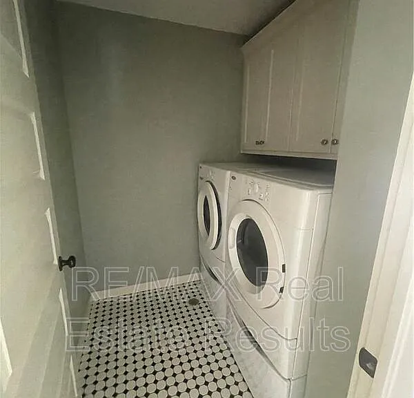 103 SE G Ct — Photo 8
