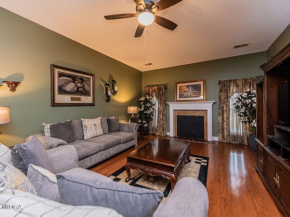 3rd image of 107 Wesley Way
