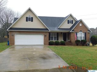 1204 Crestbrook Dr, Albertville, AL 35950