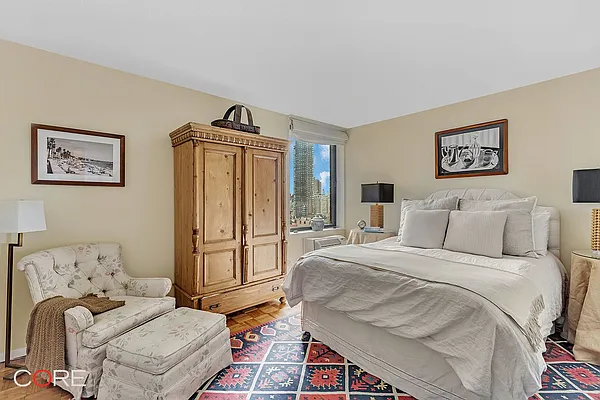 Rented by CORE | media 13