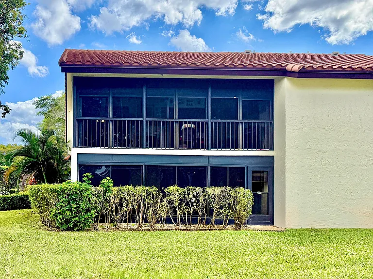 10615 Ocean Palm Way #102 — Photo 35