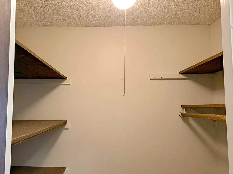 Corinthian Apartments — Photo 42