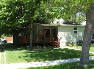 828 W 4th Ave, Mitchell, SD 57301