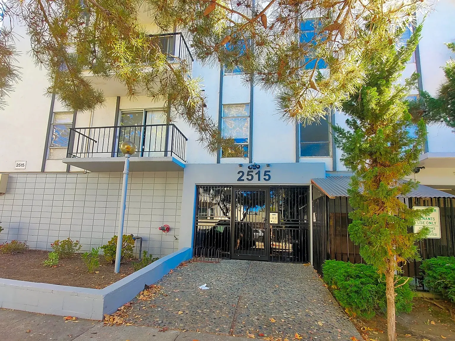 2515 Benvenue Avenue — Photo 4