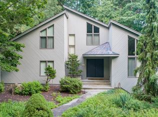 204 Bentwood Ct W, Albany, NY 12203