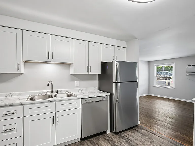 Roberts Park Apartments — Photo 28
