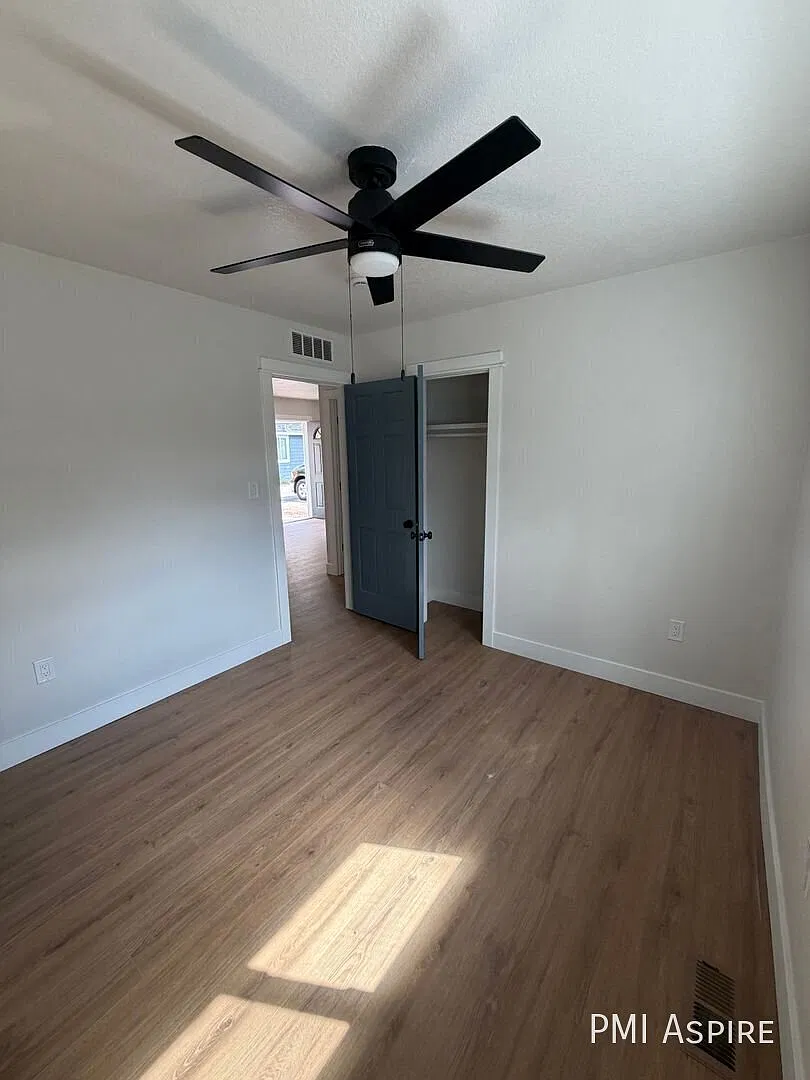 2 Bedroom 1 Bathroom Apartment in Lakewood — Photo 4