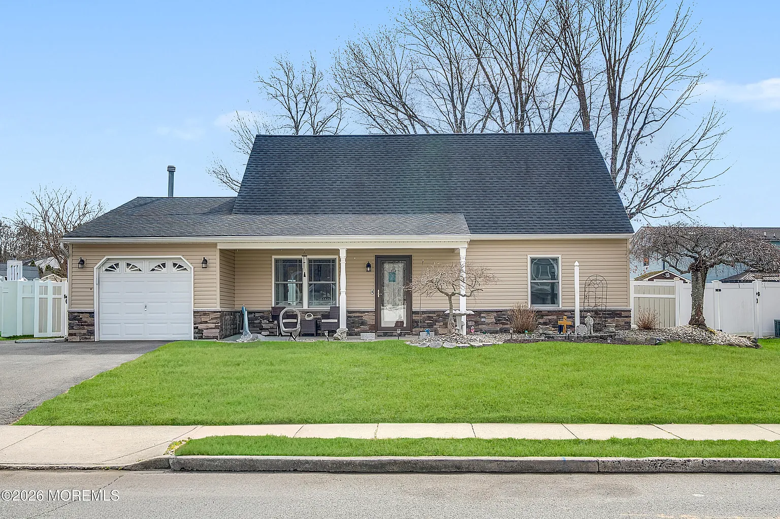114 Starlight Road photo 1