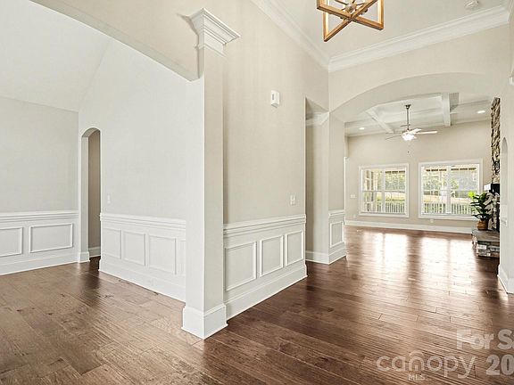 4th image of 10885 Greenvale Dr